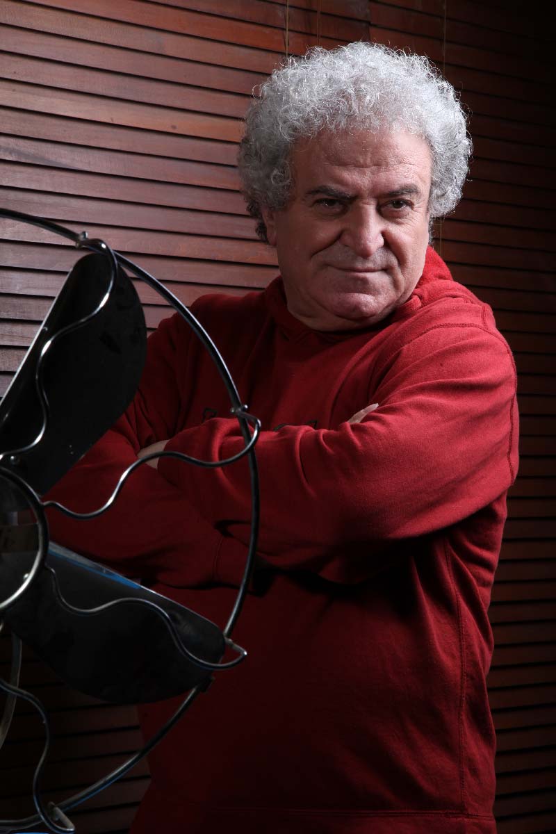 با شما هم دلیم