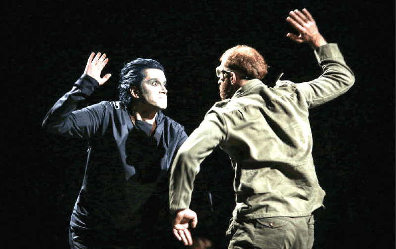 “بیرون پشت در” به کارگردانی ایمان اسکندری