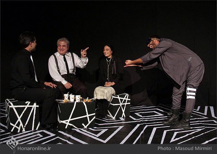 شب پنجم نمایش ” بیرون پشت در” 93/7/25