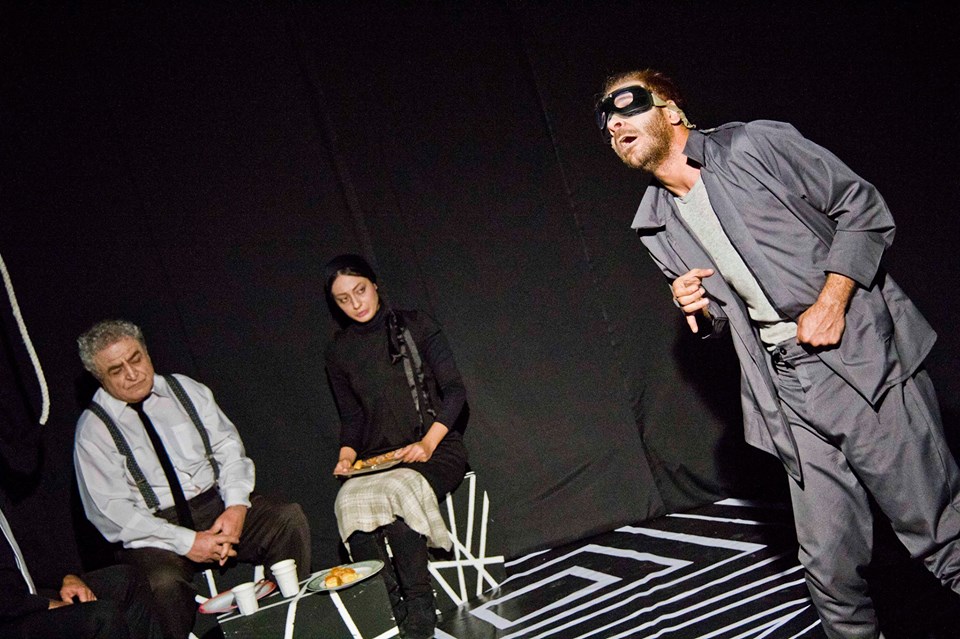 شب هفتم نمایش ” بیرون پشت در” 93/7/27