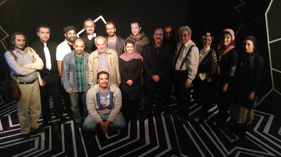 شب هشتم نمایش ” بیرون پشت در”93/7/28